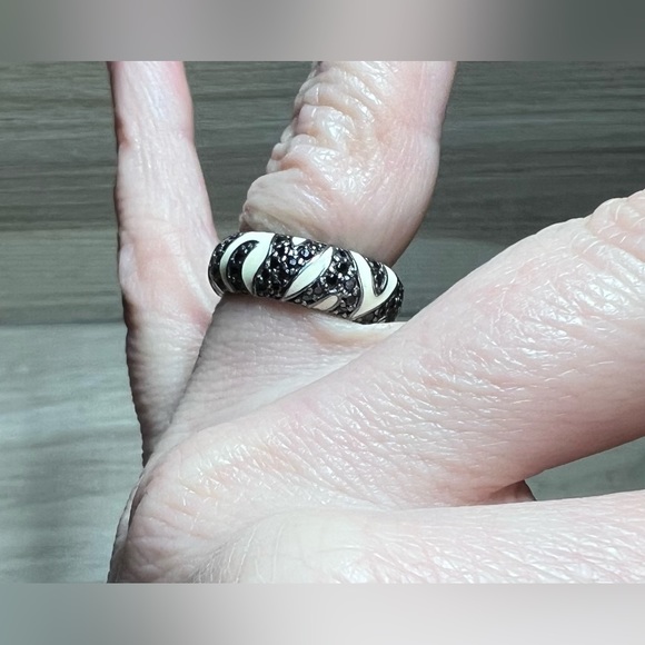 Designer Hidalgo Sterling Silver White Enamel & Black Cubic Zirconia Band Ring - Picture 5 of 7